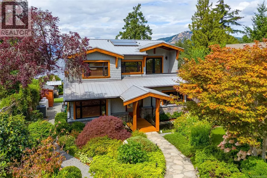 580 Meldram Dr, North Saanich, BC V8L5V8