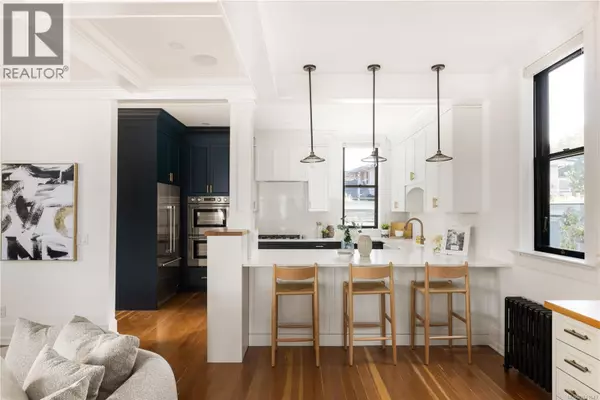 Victoria, BC V8V1A5,222 Dallas Rd