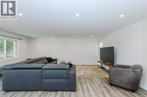 Saanich, BC V8N2V2,1979 Grandview Dr