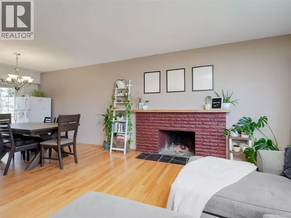 Saanich, BC V8N3L8,3988 Birchwood St