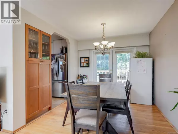 Saanich, BC V8N3L8,3988 Birchwood St