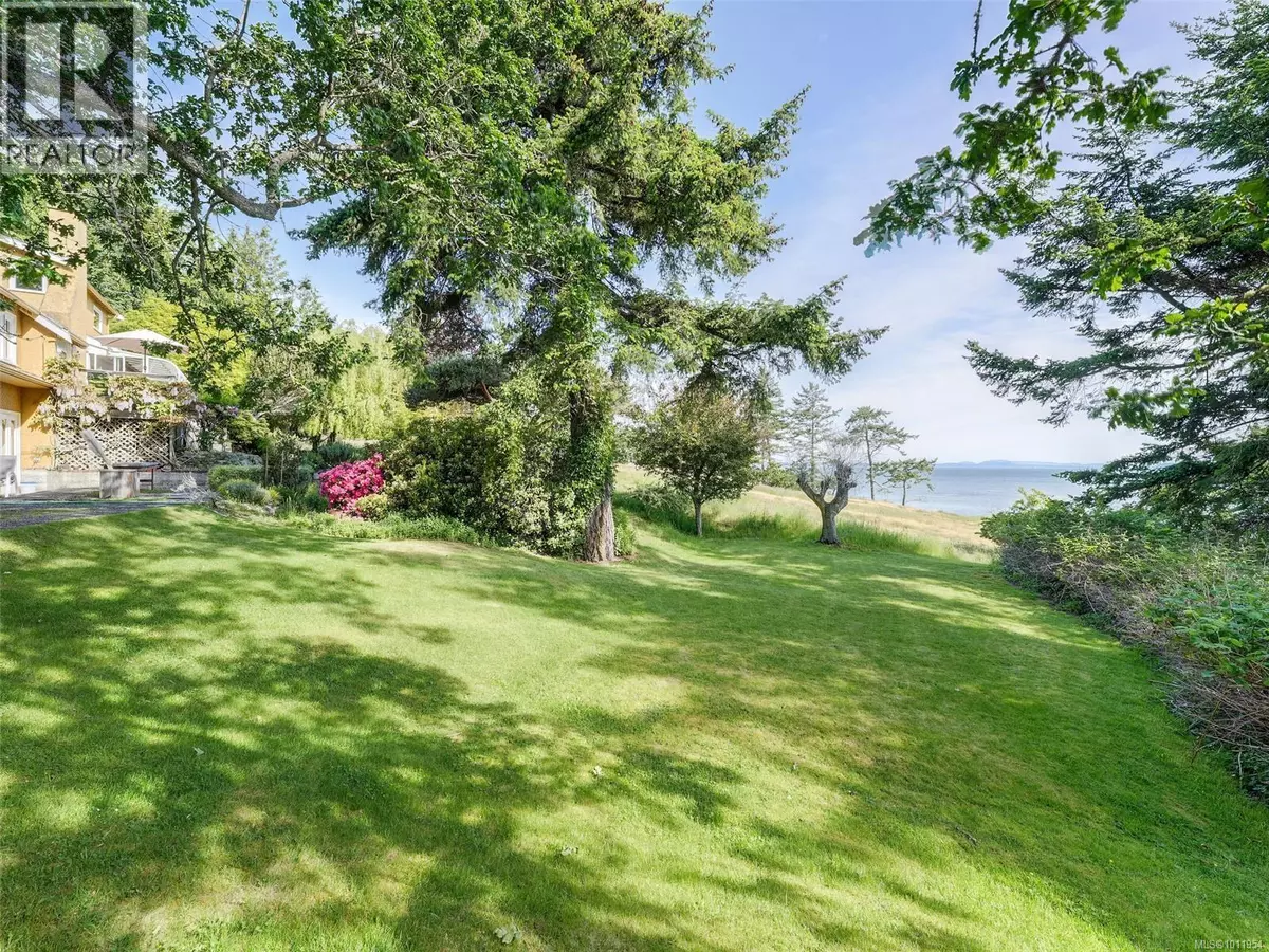 Saanich, BC V8N1X5,2550 Queenswood Dr