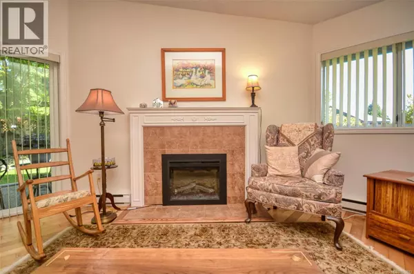 5156 Cordova Bay RD #7, Saanich, BC V8Y2X5