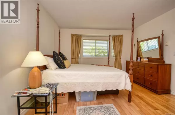 Saanich, BC V8Y2X5,5156 Cordova Bay RD #7