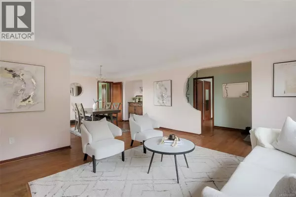 Victoria, BC V8T3W3,2612 Blackwood St