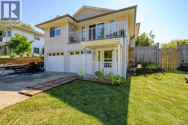 825 Pinecrest Rd, Campbell River, BC V9W7N2