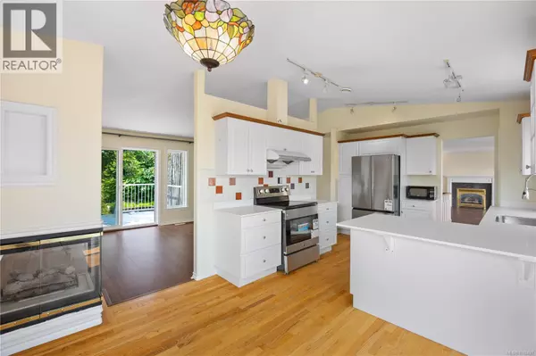 Nanaimo, BC V9V1B7,6045 Icarus Dr