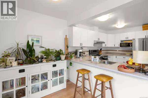 Saanich, BC V8Z3G4,4580 West Saanich RD #10