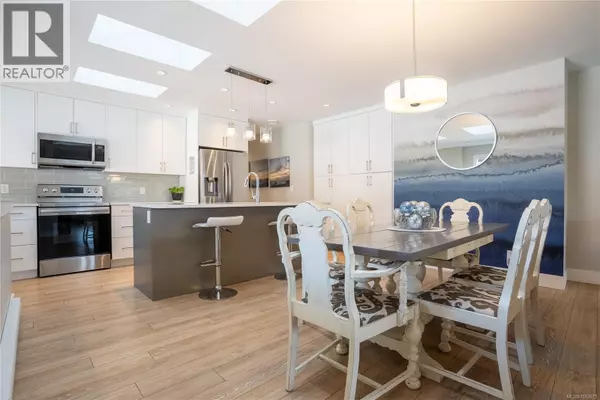 Saanich, BC V8Z3C4,812 Mann Ave