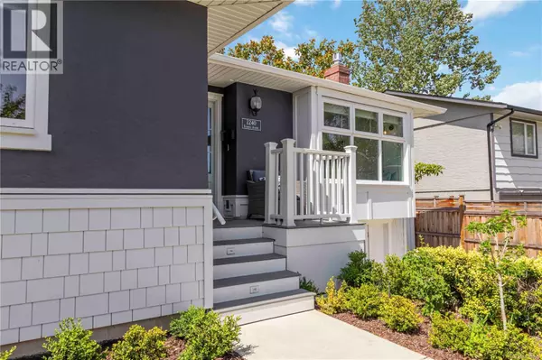 Oak Bay, BC V8R2N5,2240 Kinross Ave