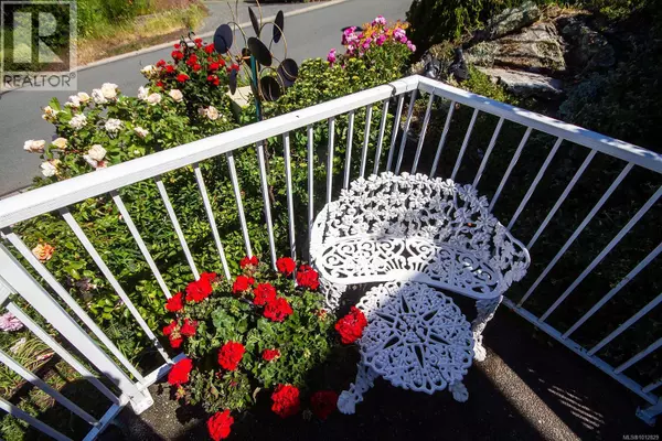 Esquimalt, BC V9A7L6,709 Luscombe PL #2