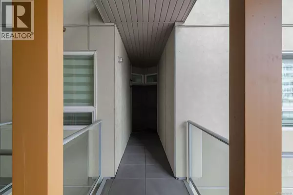 Nanaimo, BC V9R5H2,10 Chapel ST #303