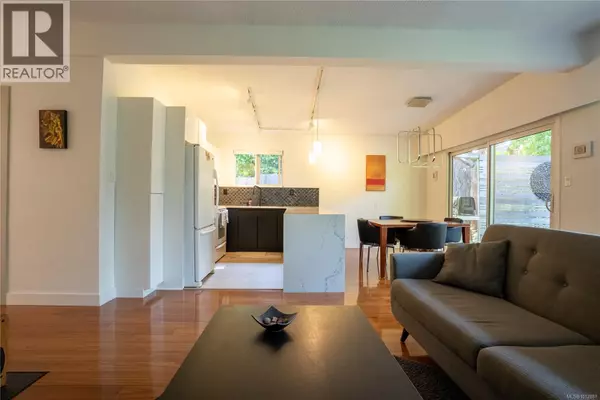 Esquimalt, BC V9A2Y7,1376 Craigflower Rd