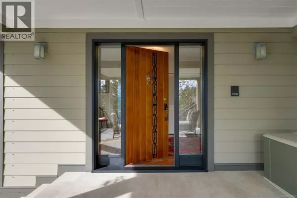 4801 Excelsior Rd, Saanich, BC V9E2E5