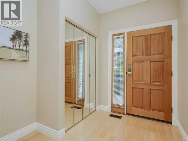 Saanich, BC V8N6L4,4522 Gordon Point DR #11