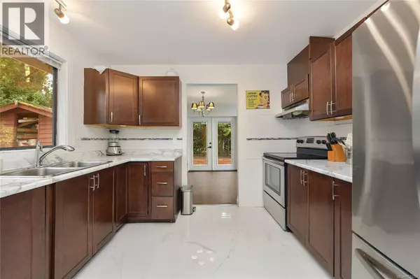 Central Saanich, BC V8M1E9,7037 WALLACE Dr