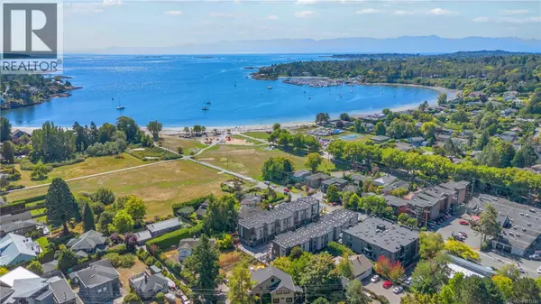 2590 Penrhyn ST #2, Saanich, BC V8N1G3