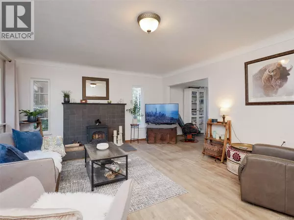 Victoria, BC V8X1M8,3102 Yew St