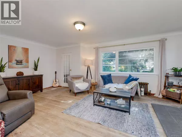 Victoria, BC V8X1M8,3102 Yew St