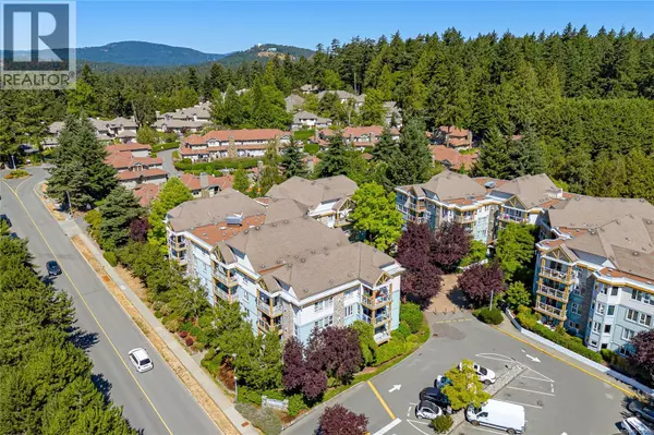 Saanich, BC V8Z7J1,494 Marsett PL #211