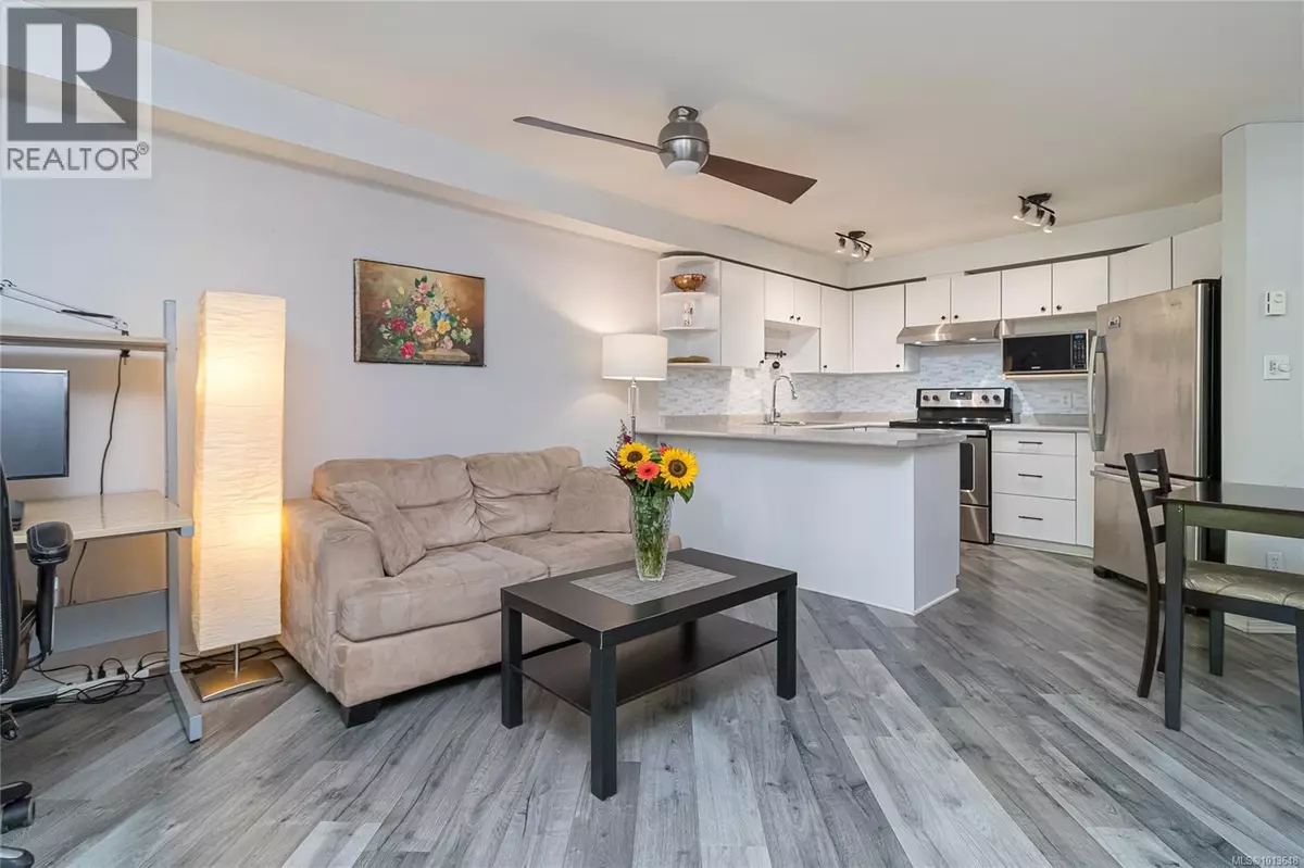 Saanich, BC V8Z7J1,494 Marsett PL #211