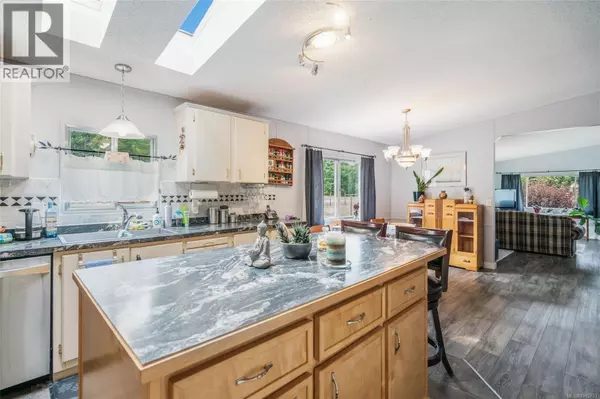 Fanny Bay, BC V0R1W0,7442 Yake Rd