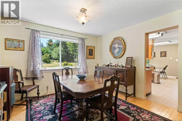 Bowser, BC V0R1G0,153 Bald Eagle CRES #A & B