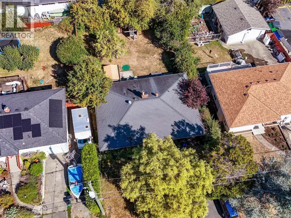 Saanich, BC V8P2G4,1660 Elm St