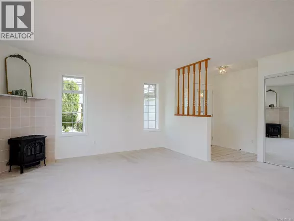 Saanich, BC V8Y3E8,4745 Falaise Dr