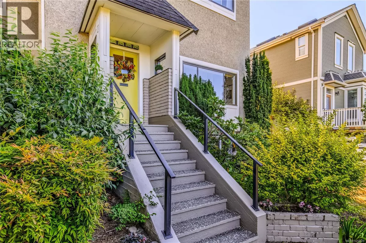 Nanaimo, BC V9R2K8,377 Milton St