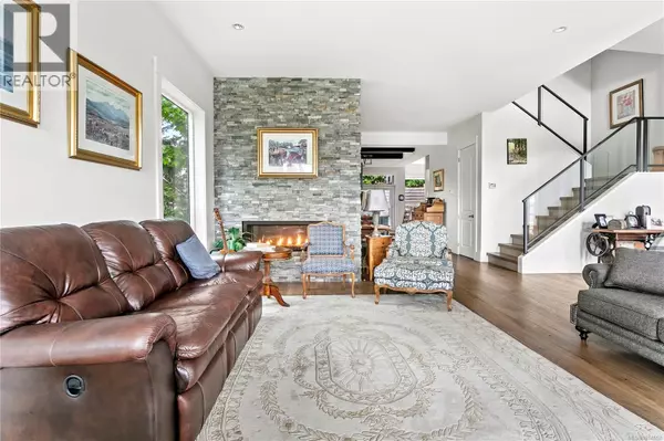 Saanich, BC V8X2B8,1430 Payton Pl