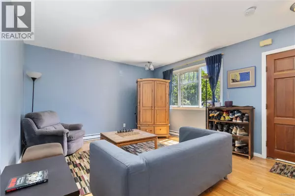 Victoria, BC V8R1V4,1334 Pembroke St