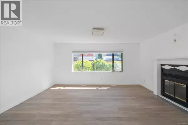 Saanich, BC V8X4R4,4101 Scoones Pl