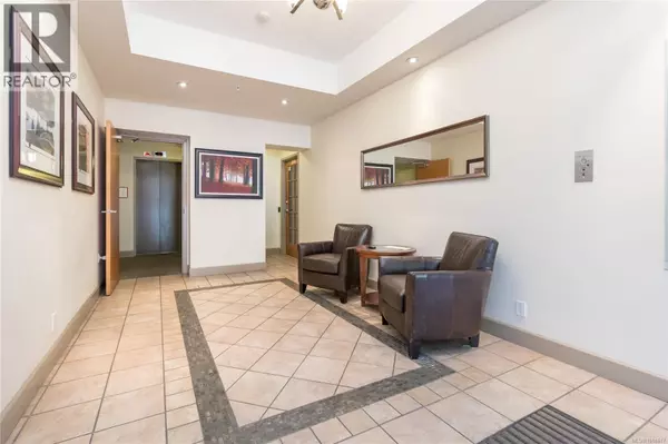 Victoria, BC V8V5B2,827 Fairfield RD #606