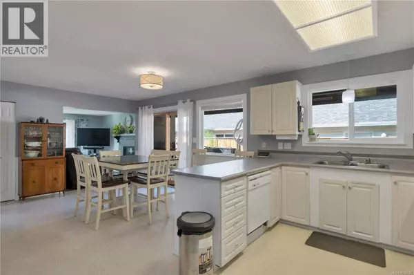 Campbell River, BC V9W3E2,919 HEMLOCK St