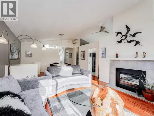 Saanich, BC V8Y2Y7,901 Kentwood LN #30