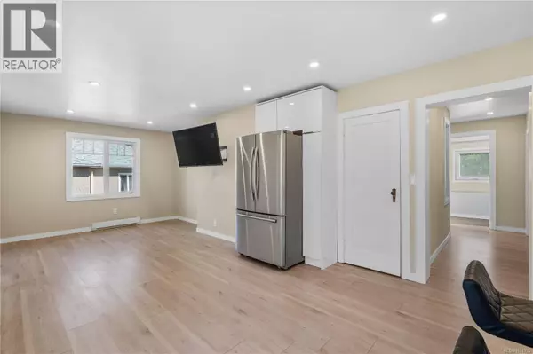 Saanich, BC V8X1E4,3276 Linwood Ave