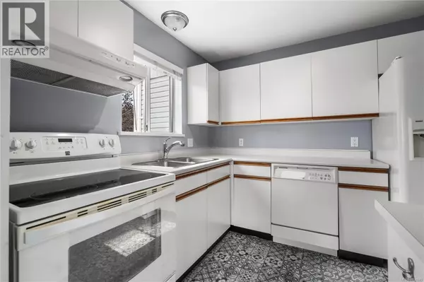 Campbell River, BC V9W2A7,695 Upland DR #4