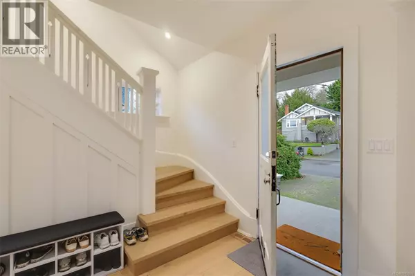 Oak Bay, BC V8R5V4,1546 Monterey Ave