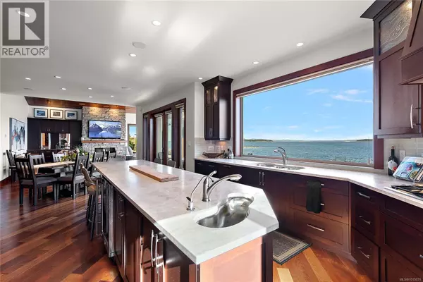 Sidney, BC V8L3R5,10206 Surfside Pl