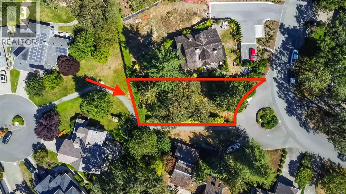 Saanich, BC V8X3L7,933 Woodhall Dr