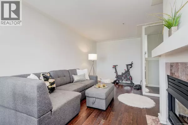 Victoria, BC V8T5H8,649 Bay ST #308