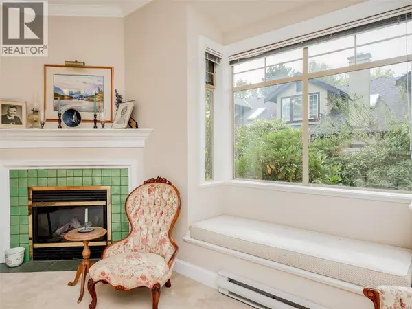 Saanich, BC V8N1J7,2573 Kilgary PL #1