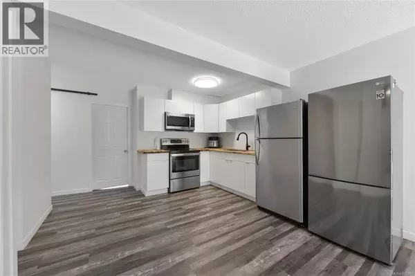 Saanich, BC V8N3X5,3987 Gordon Head RD #12