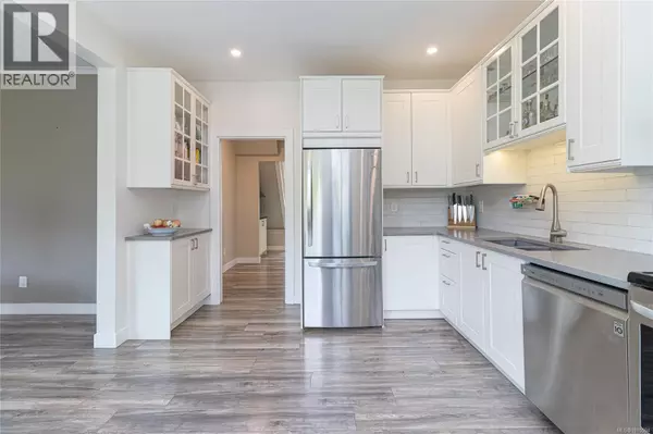 Saanich, BC V9A1X6,3184 Millgrove St
