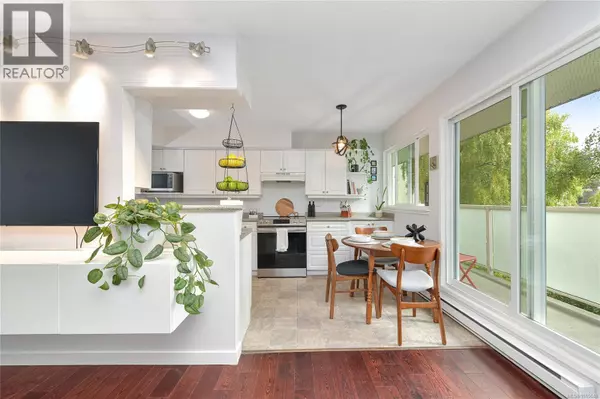 Victoria, BC V8T2B5,1366 Hillside AVE #301