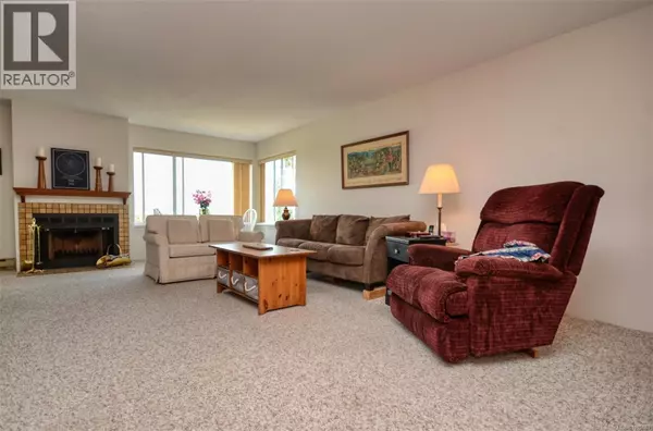 Saanich, BC V8X1G2,3260 Quadra ST #408