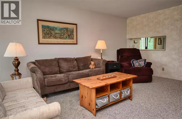 Saanich, BC V8X1G2,3260 Quadra ST #408