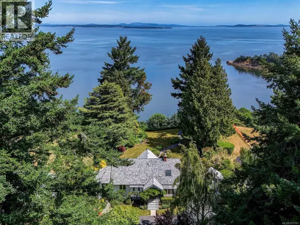 4590 Torquay Dr, Saanich, BC V8N3L7