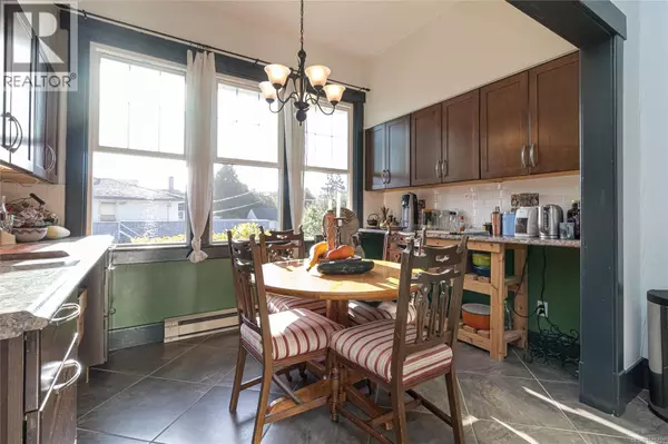 Victoria, BC V8R4H4,2920 Shakespeare St